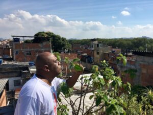 Inovação que refresca, conheça o projeto Teto Verde Favela